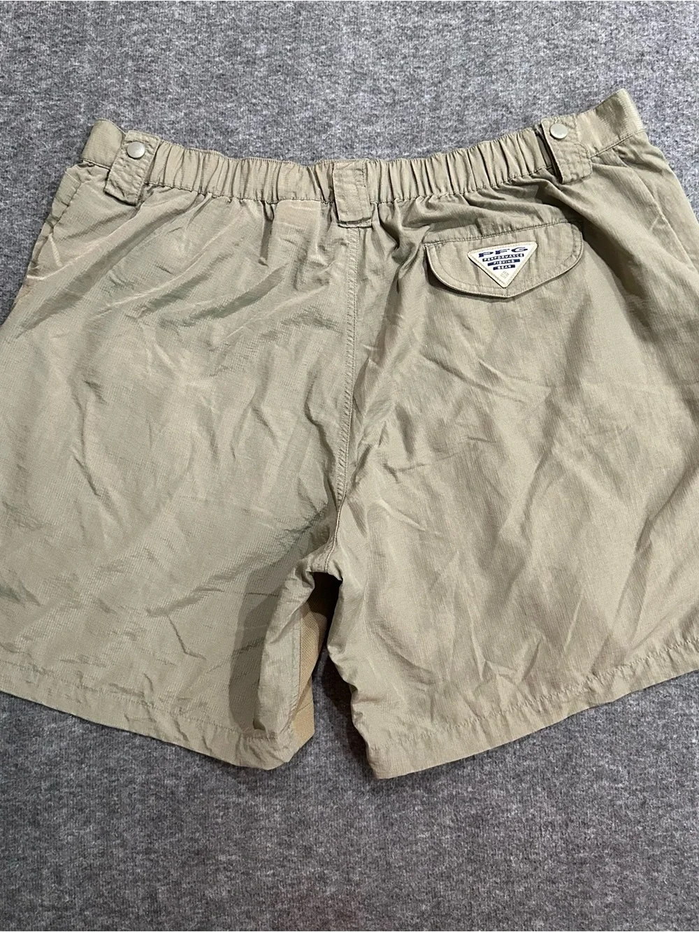 Columbia PFG Men's XL Olive Green Fishing Cargo Shorts Nylon Elastic Outdoor
